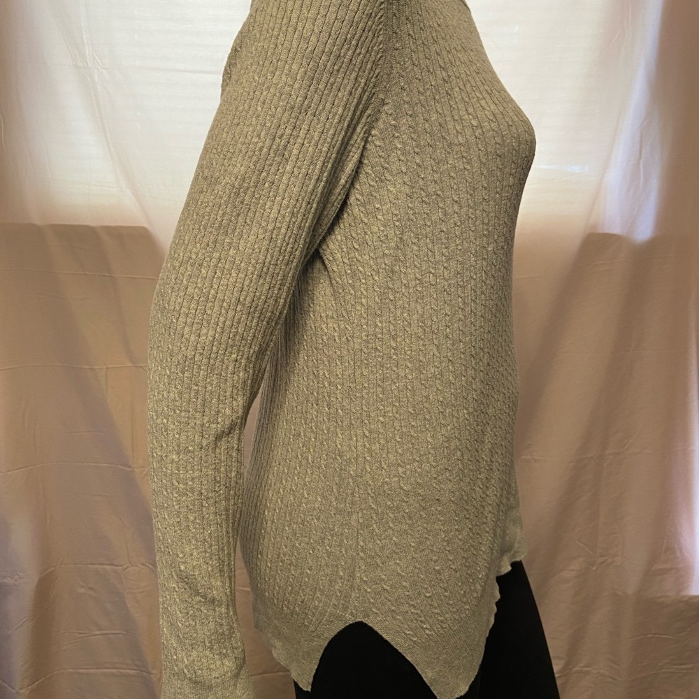 Basic Editions Sweater - Picture 2 of 5